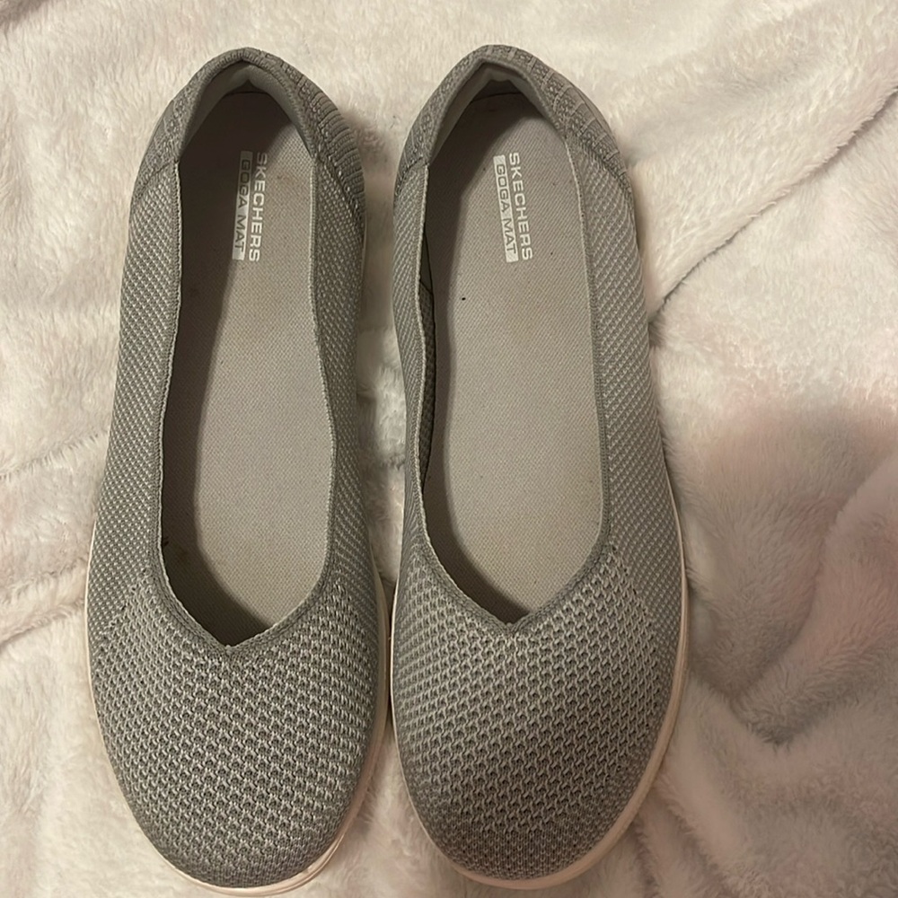 PRE-LOVED SKETCHERS GOGA MAT SLIP-ONS